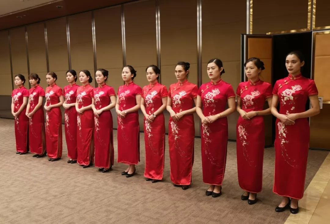 每一年的博鳌亚洲论坛期间,国宾班的礼仪小姐姐们都是一道靓丽的风景