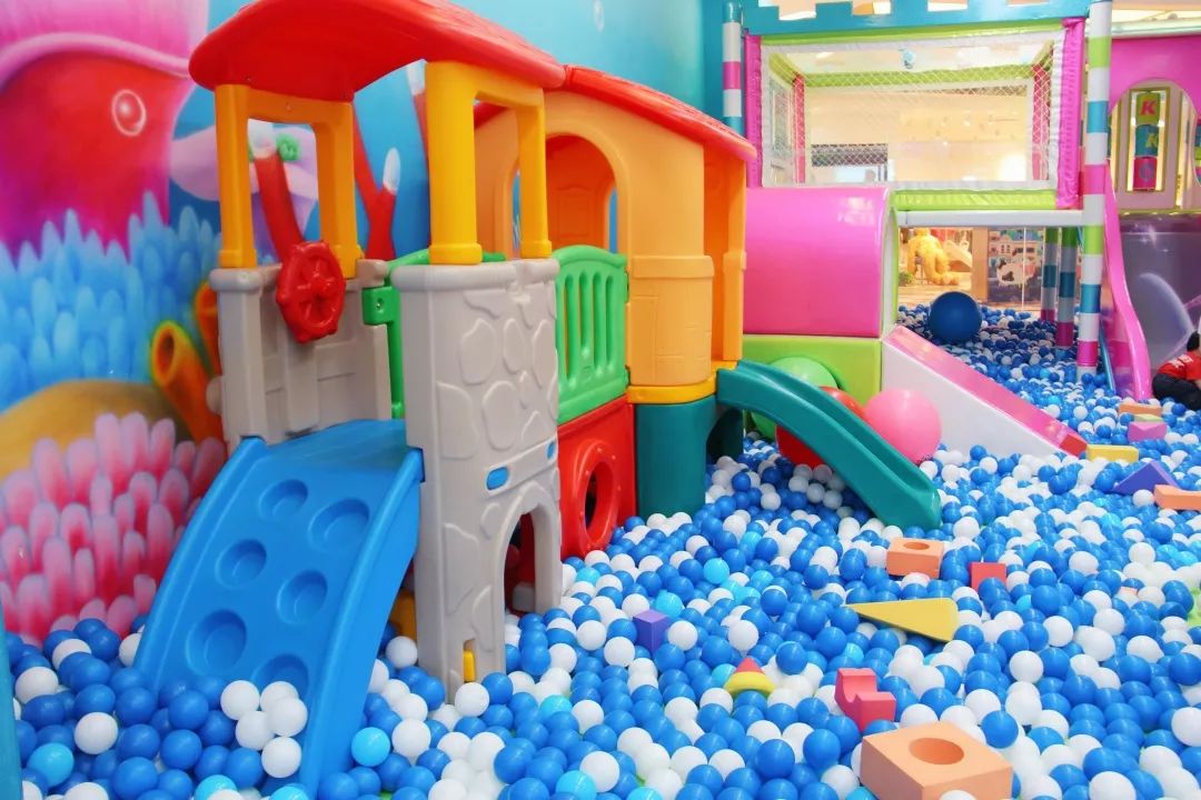 孩子王童乐园,是一个立体的儿童综合游乐园,集游乐,运动,趣味,益智