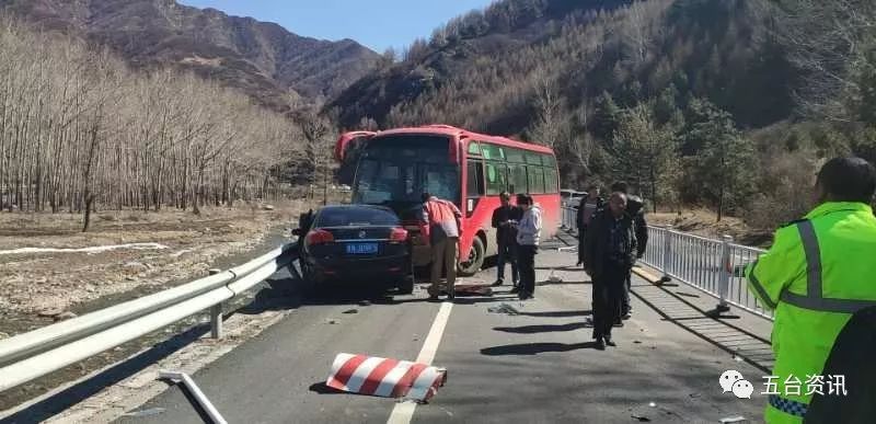 交警提示:在道路上发生交通事故,车辆驾就人应当立即停车,保护现场