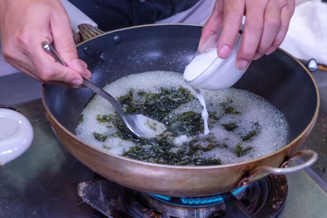 丨紫菜酒蒸鱸魚_魚湯