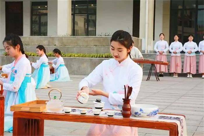 亳州幼兒師範學校茶藝展演展示社團文化