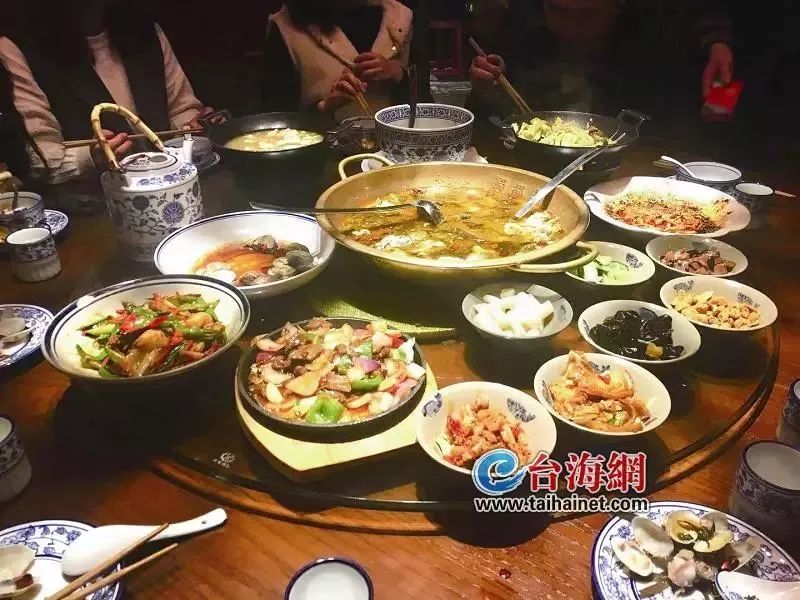 曝廈門11人到網紅店聚餐後,10人上吐下瀉!餐館說:證據不足