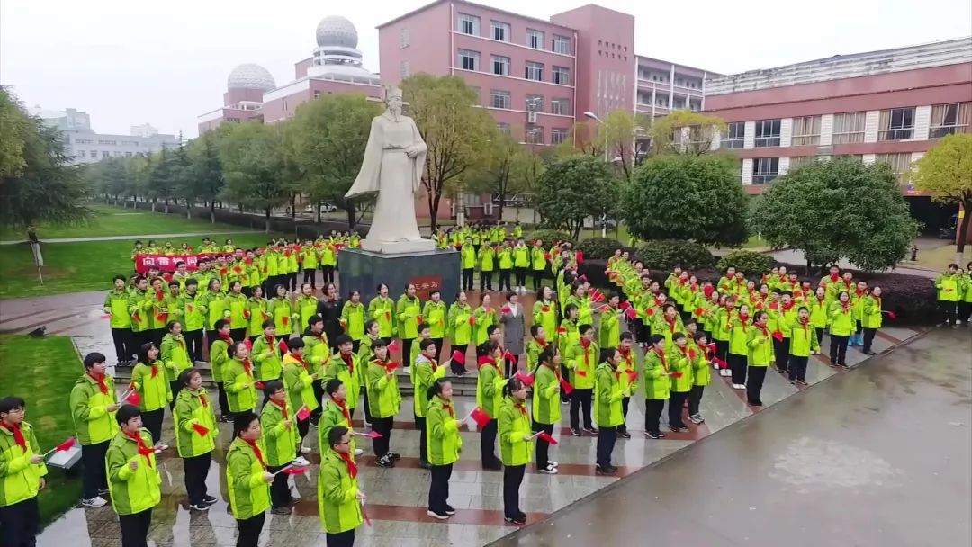 临川一中秋季校服图片