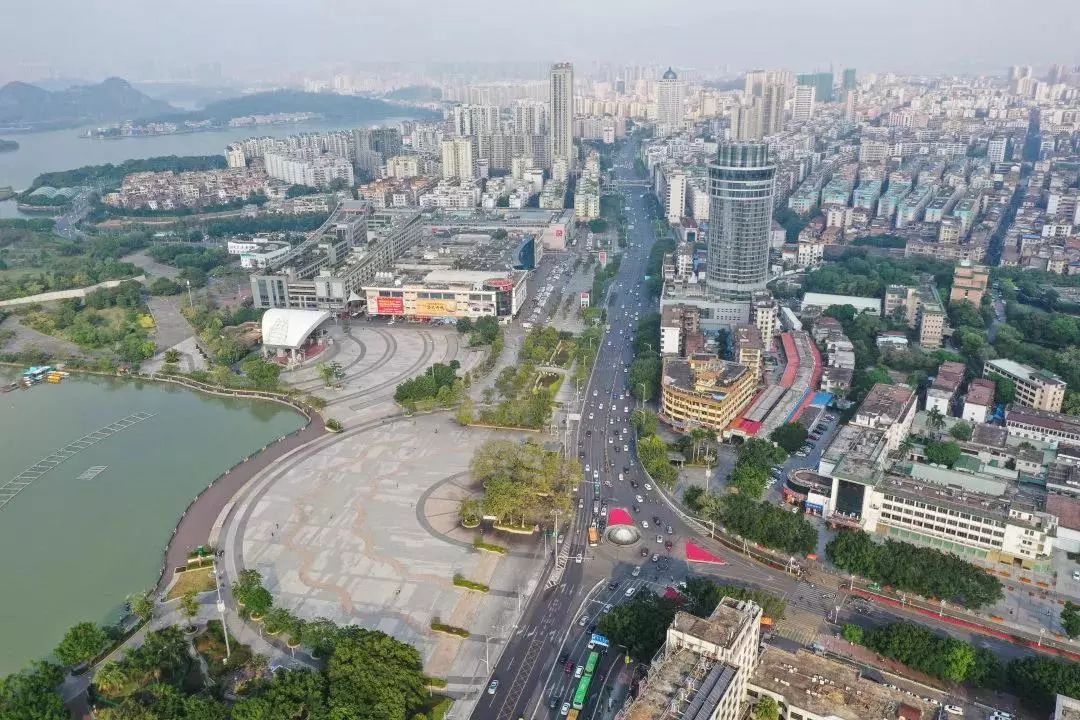 遵循着西往东的步伐肇庆中心城区发展道路上,再到牌坊商圈