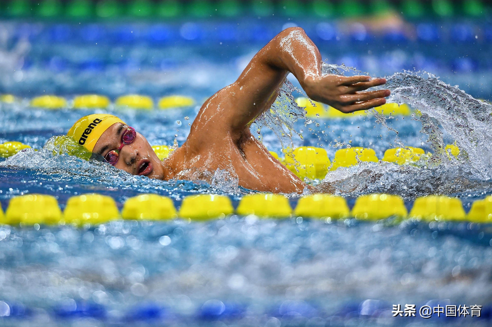 游泳——全国冠军赛：余依婷获女子400米个人混合泳冠军_新华社