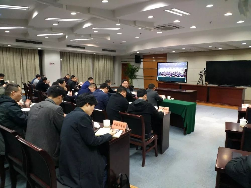 嘉兴市安全生产工作紧急电视电话会议结束后,海宁市召开续会,副市长汪