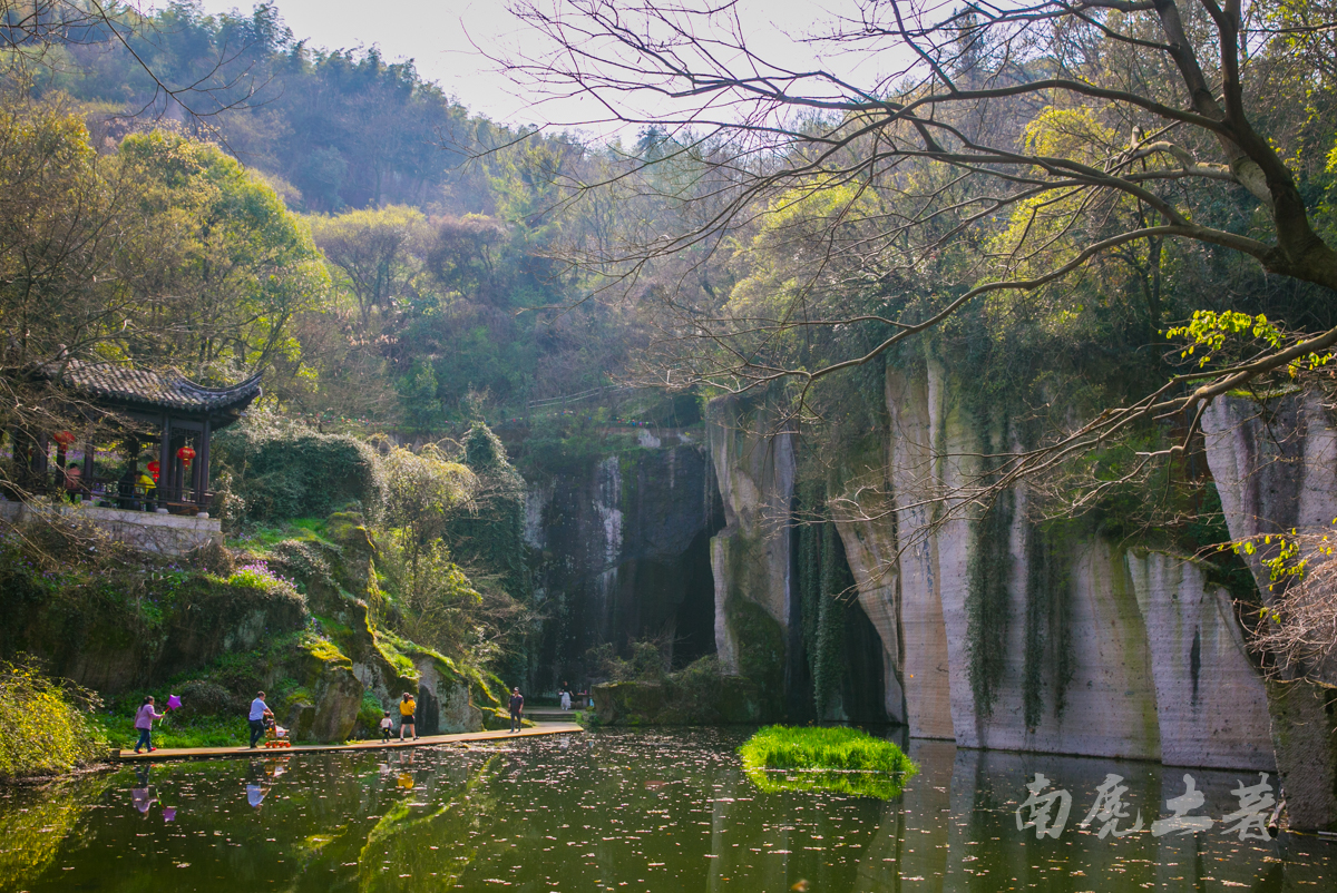 一座叫“狗”的山，桃花包围，来头还不小