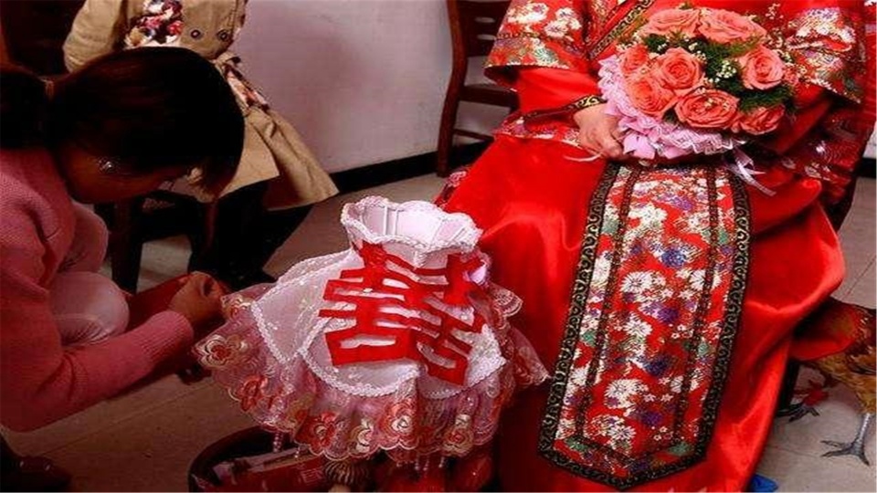 婚纱绳子怎么绑_美女怎么用绳子绑自己(3)