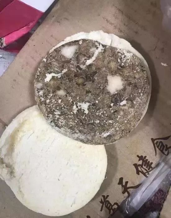 饅頭髮黴,冷凍肉長毛:這所小學食堂,刷新了人的底線