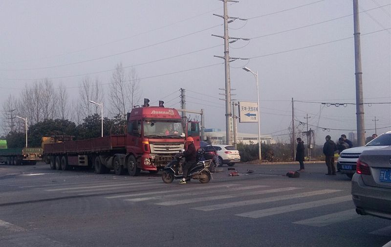 近期,丹陽車禍頻發,小編在此提醒廣大車主,出門在外,請注意行車安全