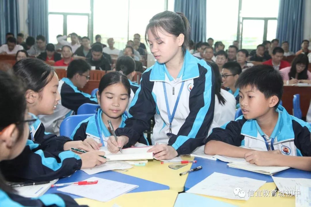 信宜市教育城初中校服图片