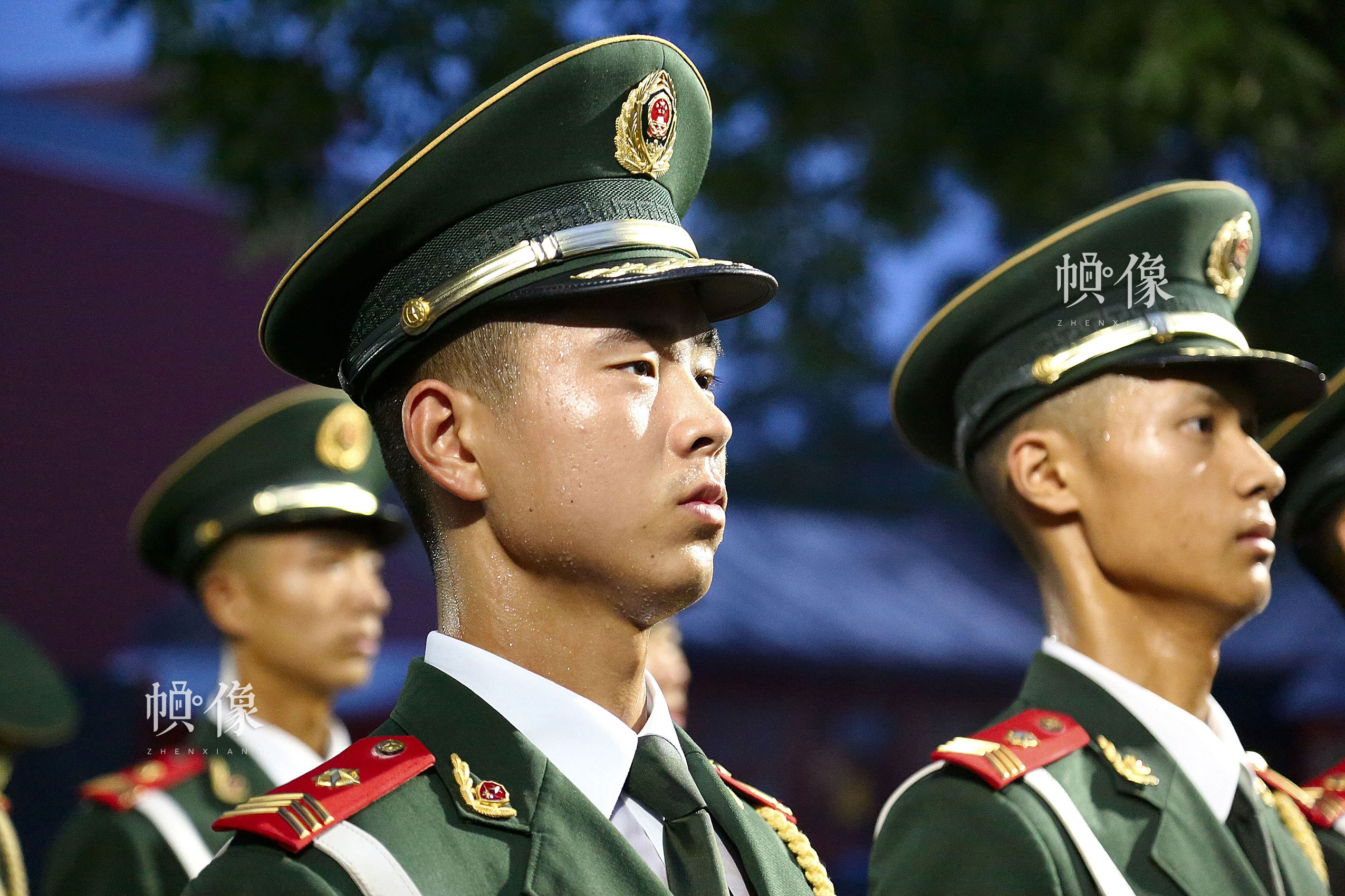 潮童帝都旅拍第一站:在天安门广场五星红旗下,向伟大祖国70华诞致敬!