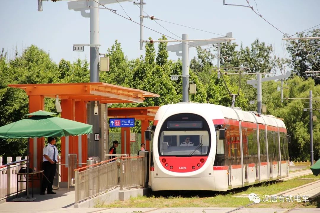 北京有軌電車西郊線再次啟動重聯運行迎桃花節