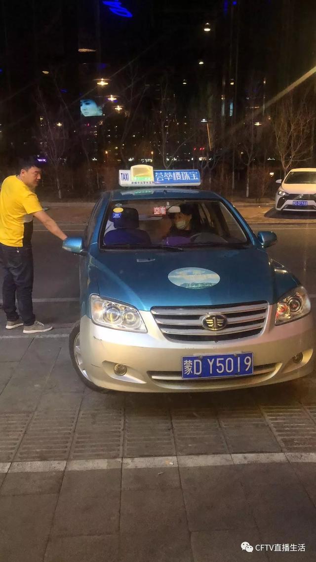 世界上最小的出租车司机（世界上最小的女司机）