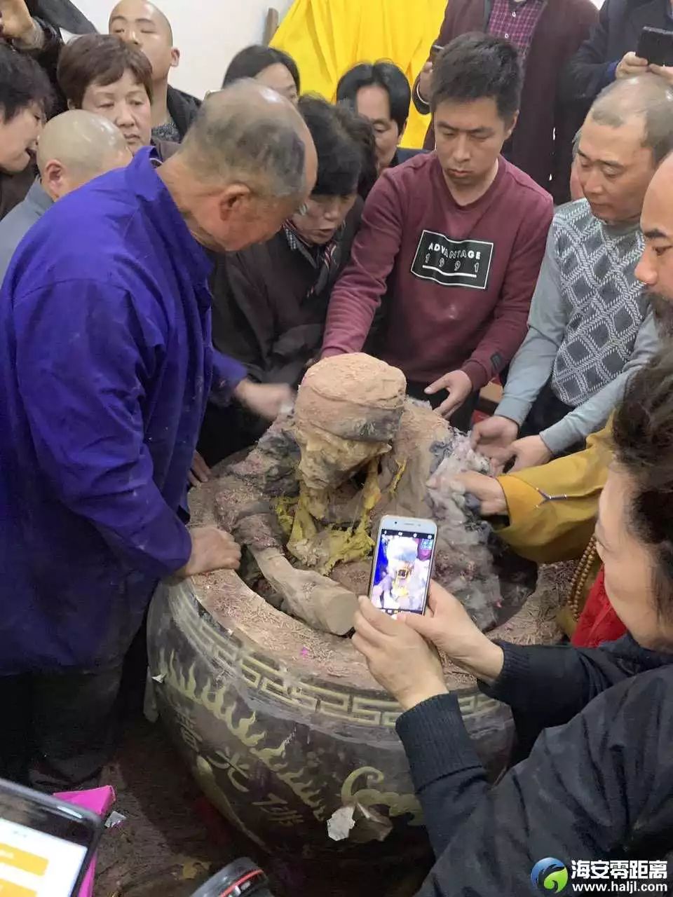 泰州净业寺宏远老和尚 圆寂坐缸十年,修成金刚不坏之身