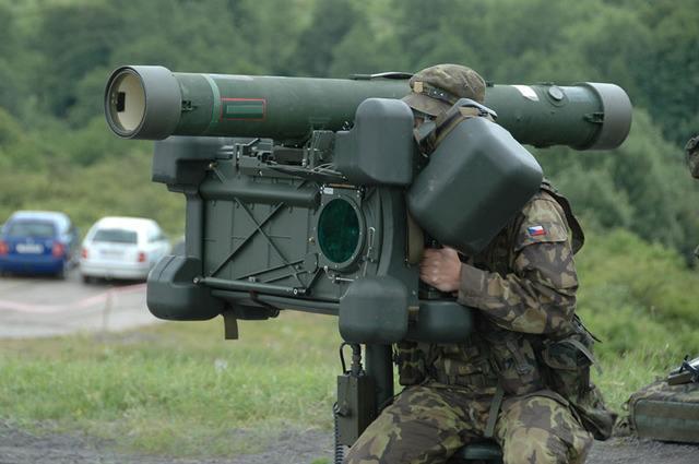 北欧小国军工有多强?便携式防空导弹打空中目标,还可击穿装甲车