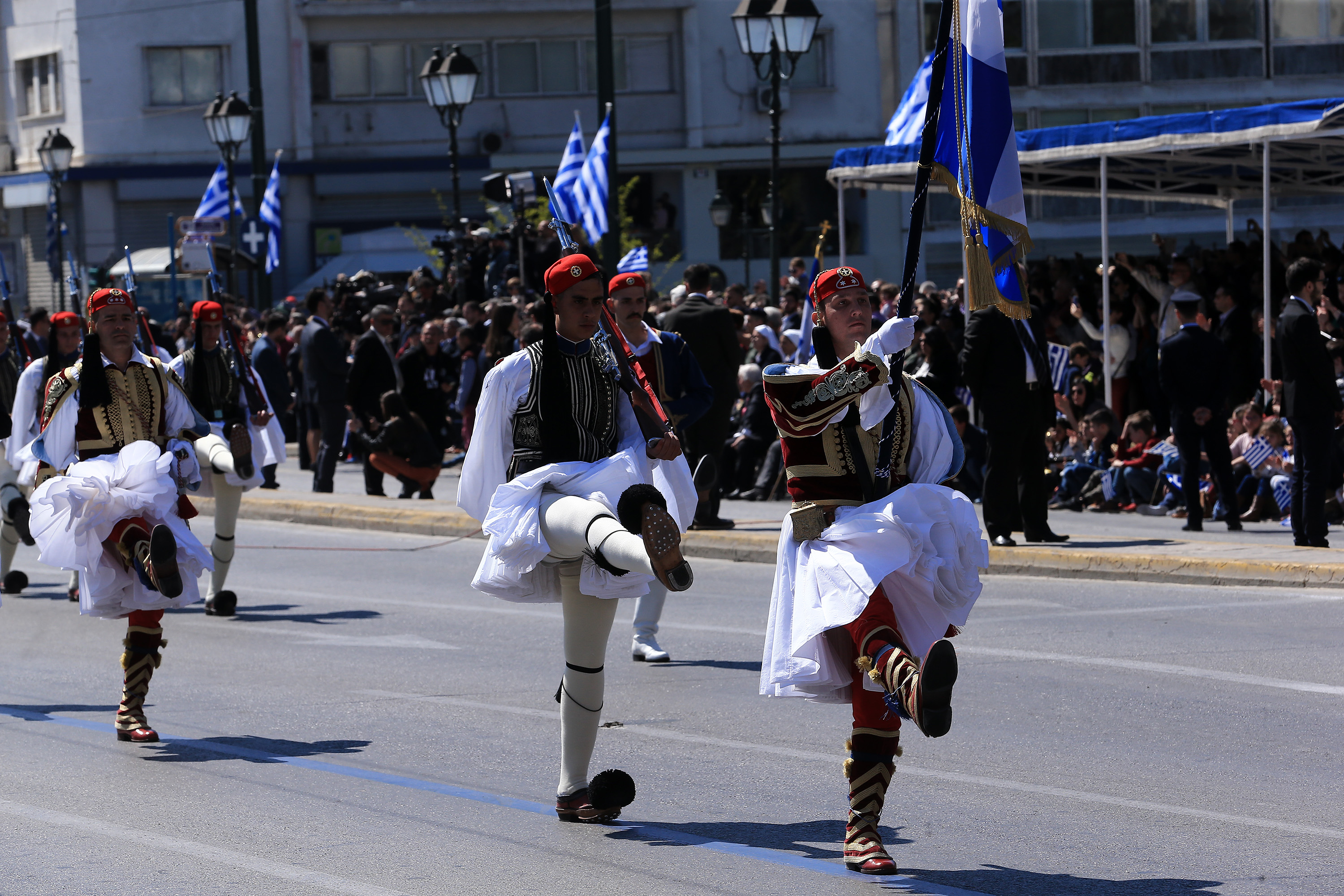希腊举行阅兵 庆祝独立日