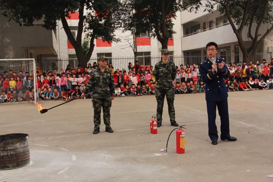 快訊普寧市消防中隊和普寧市一線愛心協會走進池尾街道塔豐小學開展