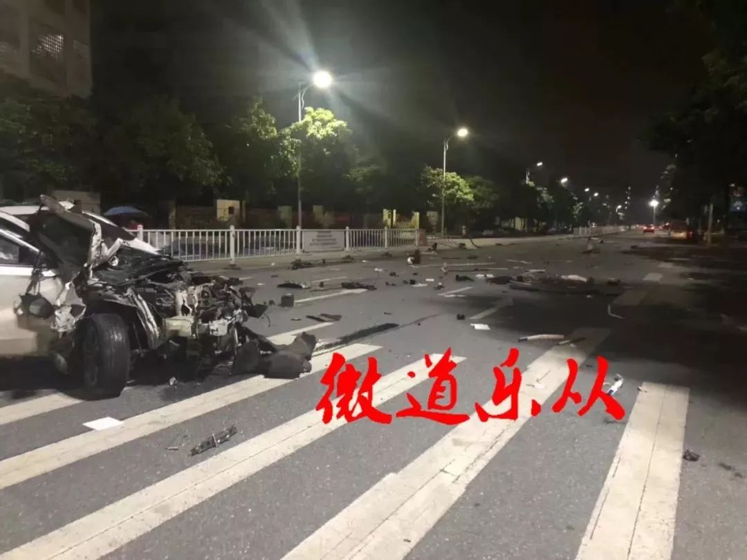 樂從恐怖車禍當場撞爆車頭現場狼藉驚心動魄