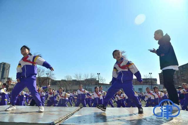 【津云镜头】抖起来了!校长来领舞 咸阳路小学课间操这样做