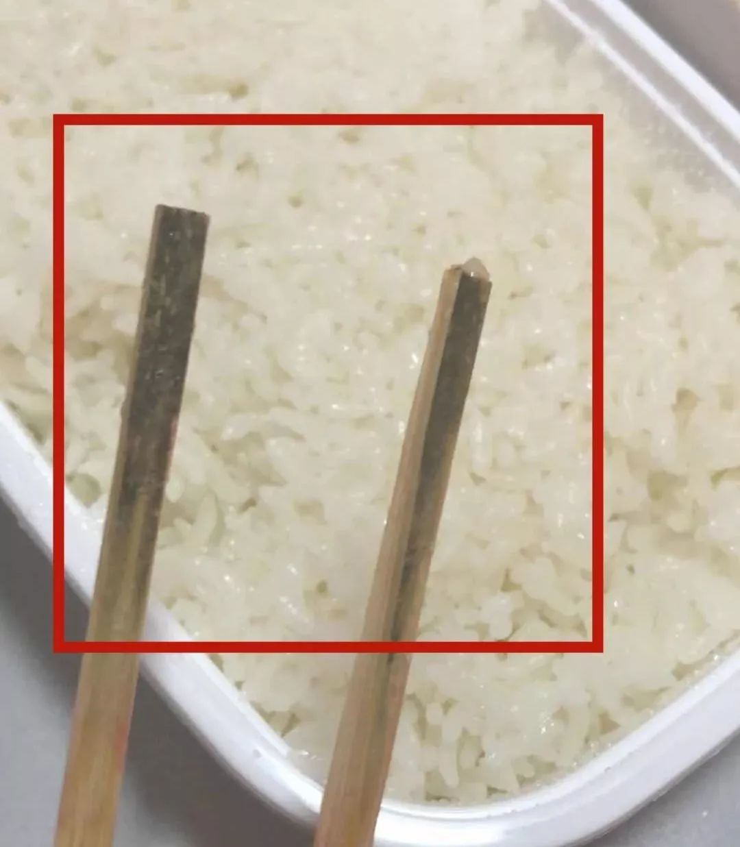 一次性筷子已发霉变质声音:使用发霉筷后感不适因为是连锁品牌的
