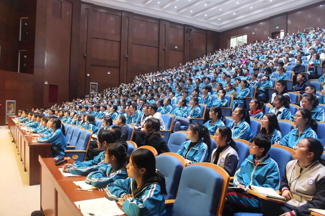 【开讲啦】航天员王亚平,航天专家沈力平为全市中小学