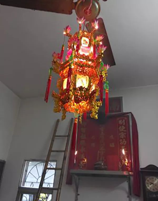 添丁家里挂灯笼图片