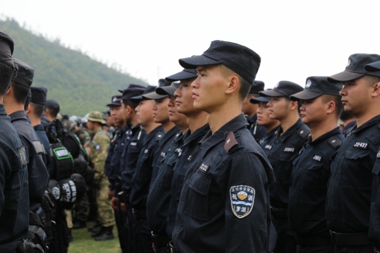 宛如大片!深圳警方1100警力实战训练,摩托化开进130公里