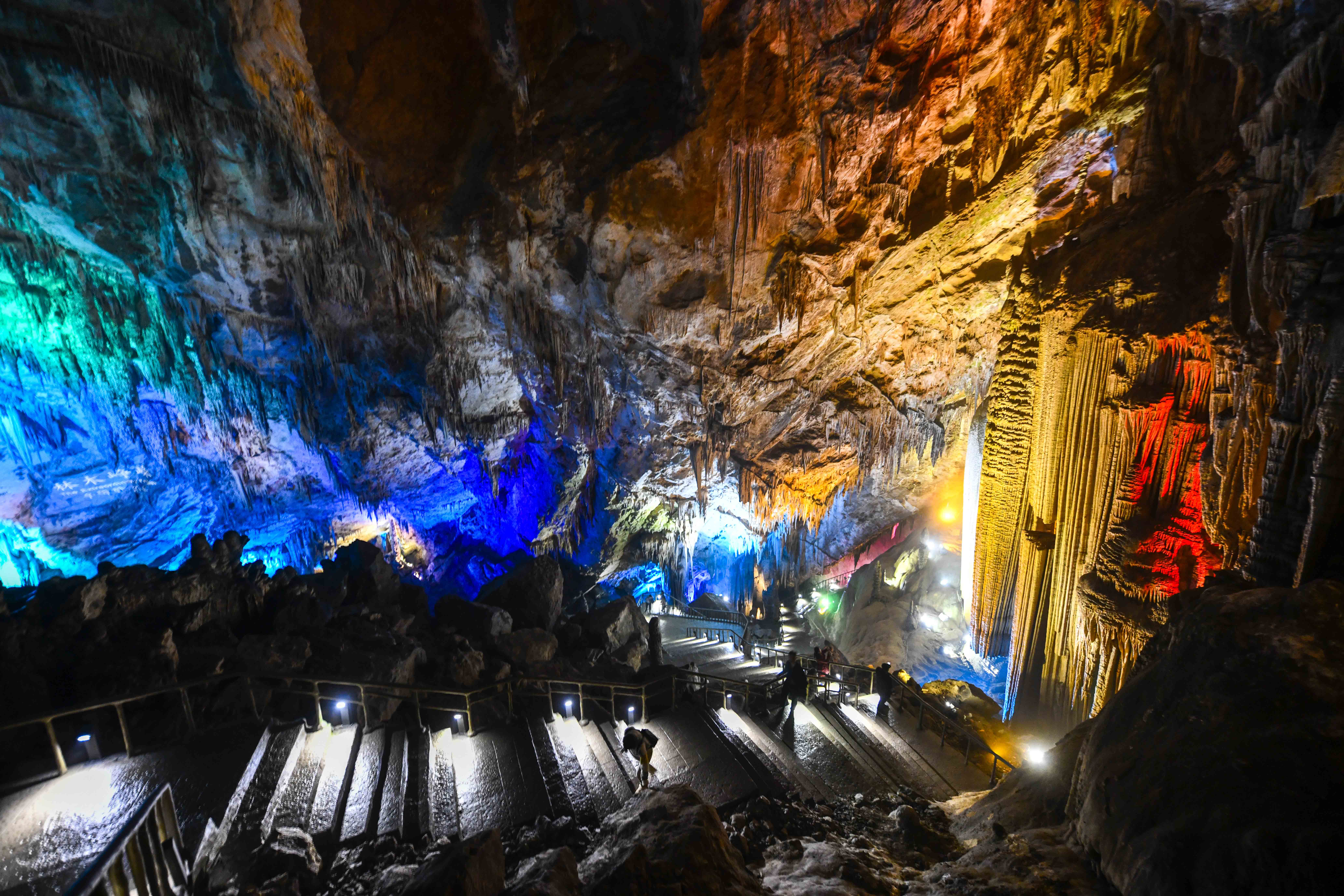 这是重庆武隆芙蓉洞内美丽的地下溶洞景观(3月26日摄)
