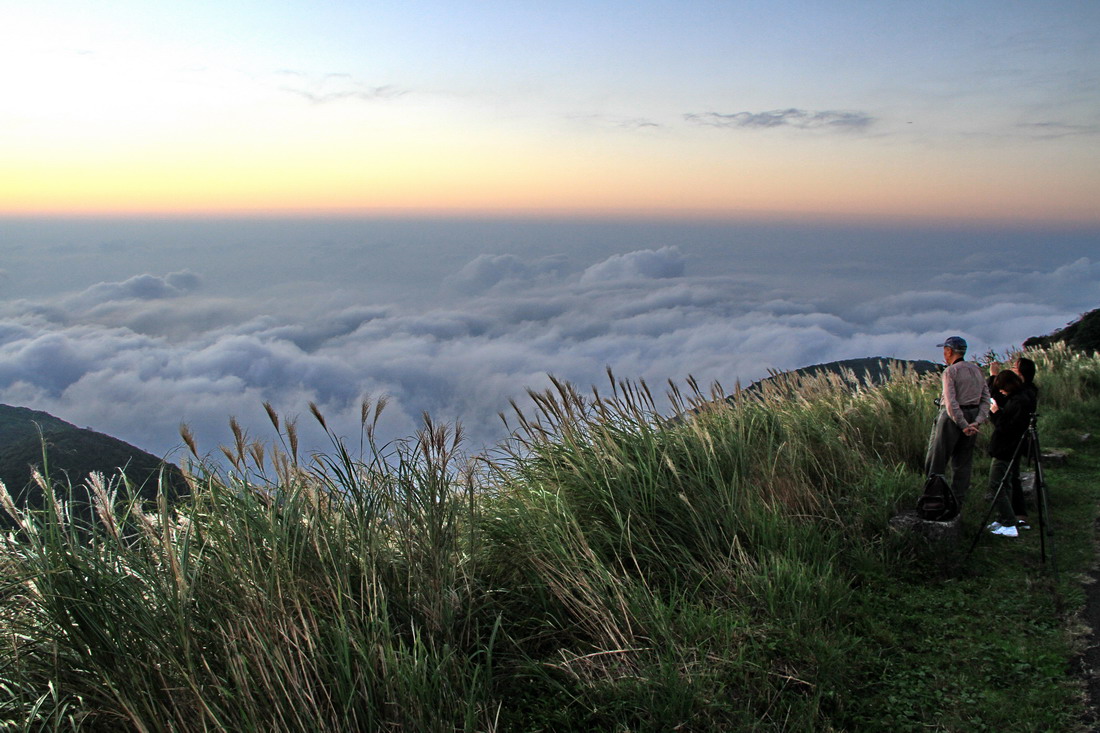 陽明山國家公園的大屯山,是北臺灣低海拔山區賞雲海夕照的首選地點