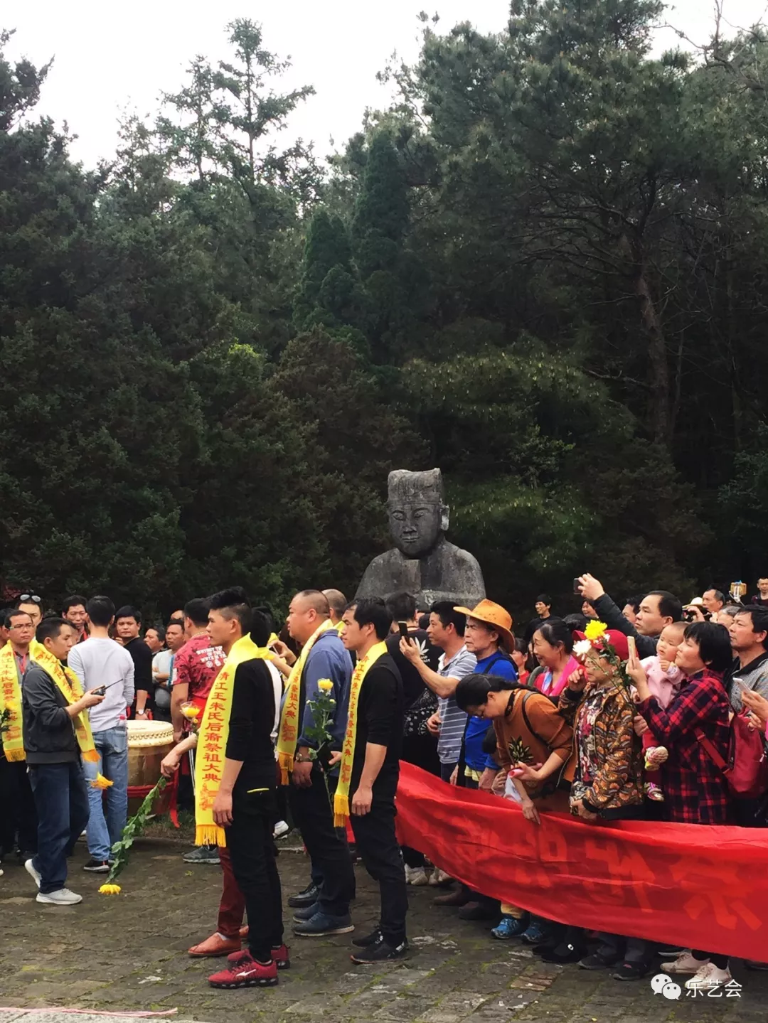 潘宁分享:桂林靖江王朱氏后裔庄简王陵前祭祖大典