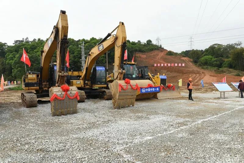 3月26日上午,省道252線佛岡縣城段改建工程動工儀式在佛岡縣石角鎮