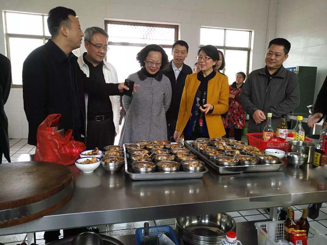 昌南客運站居家養老服務站,新建區溪霞鎮烏石村居家養老服務中心,店前