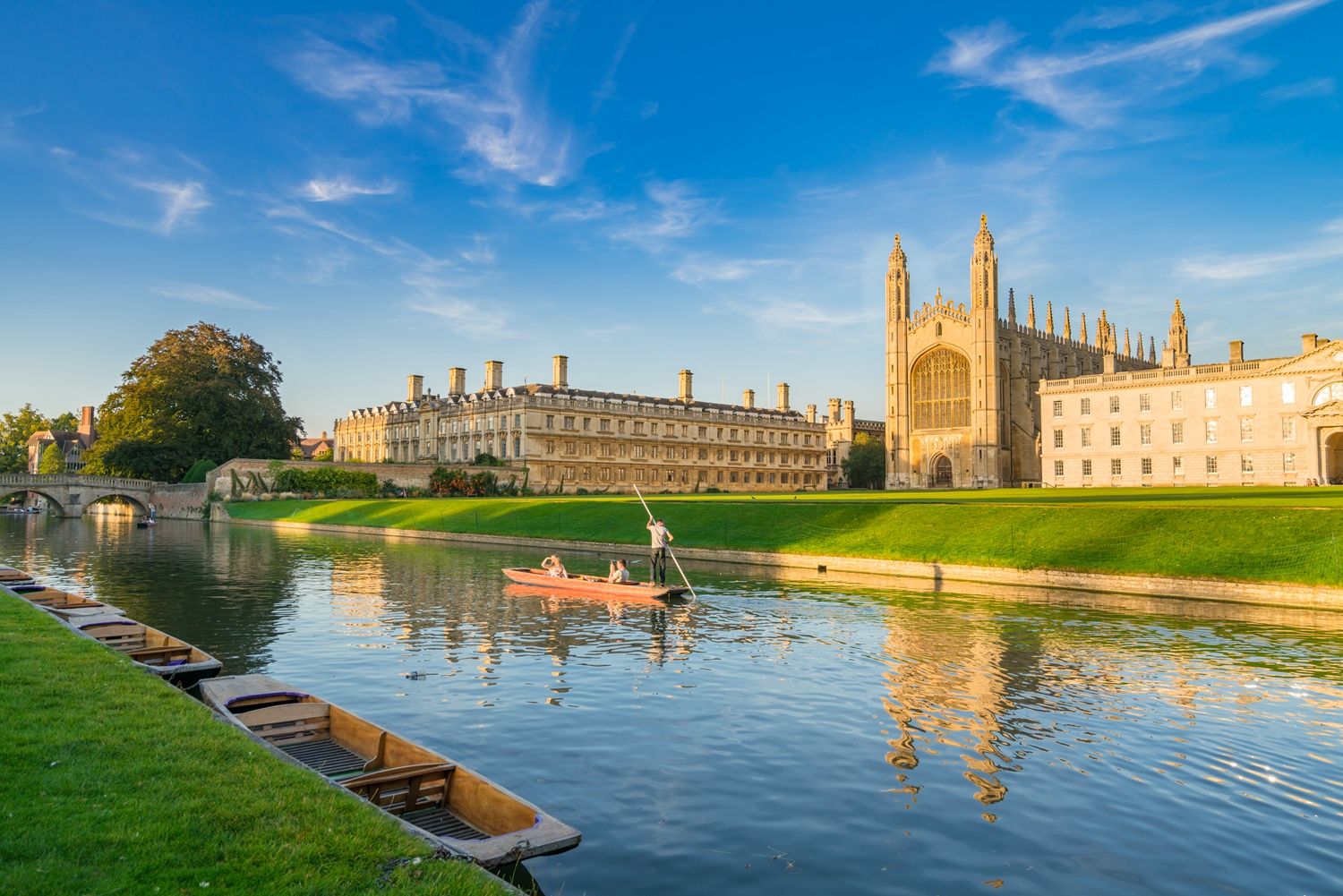 英国剑桥大学(图片来源网络)近日,剑桥承认国内高考成绩迅速成为热门