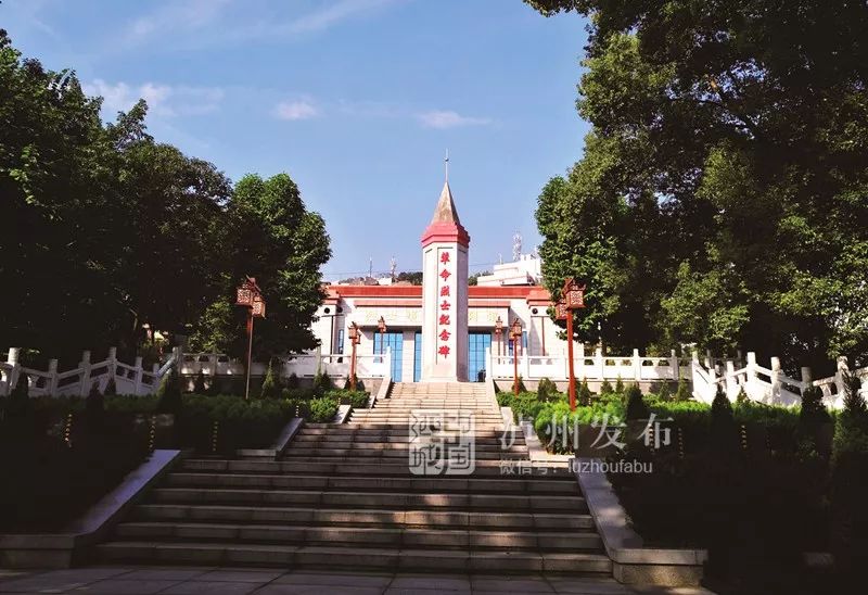 清明期間,到瀘州烈士陵園祭奠英烈,可免費領取絹花花圈