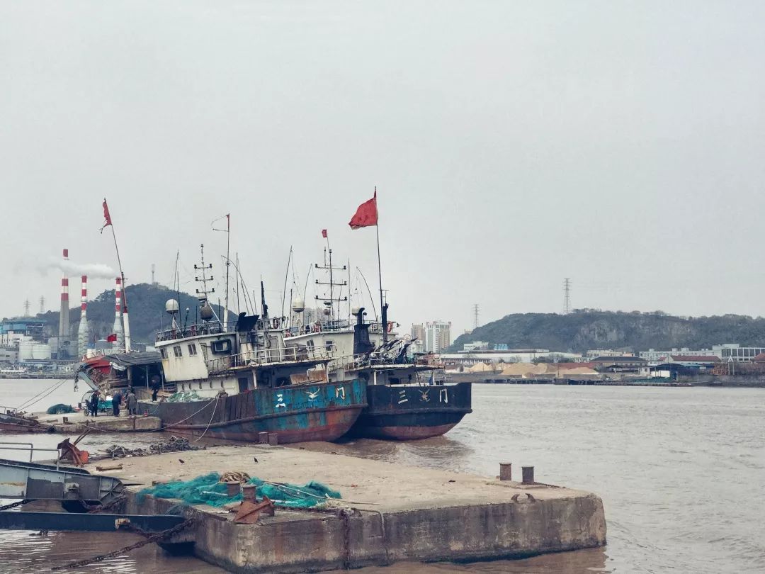 海口碼頭的河面是平靜的鎮海口那入海口就在鎮海後又汩汩奔向東海在老