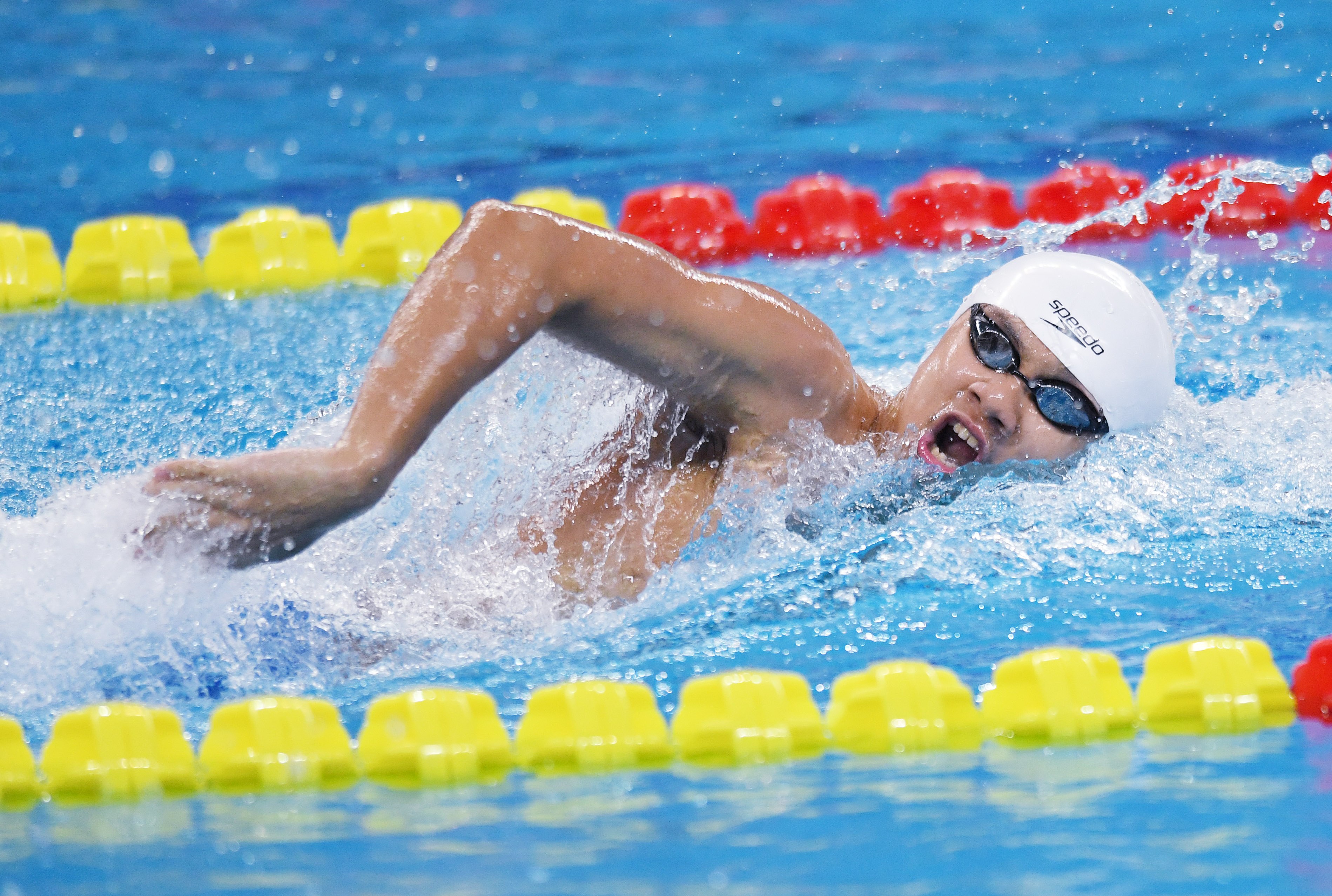 王佳音游泳运动员图片
