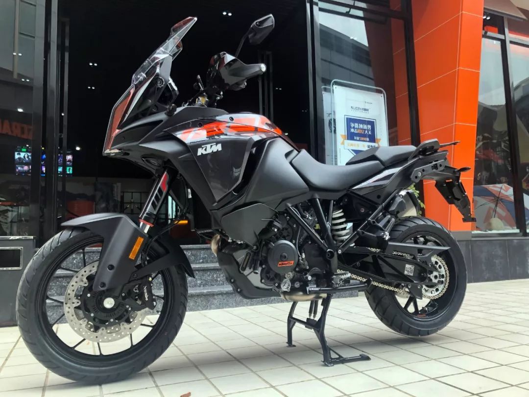 趁年輕野出範你還差一輛ktm1290超級adv