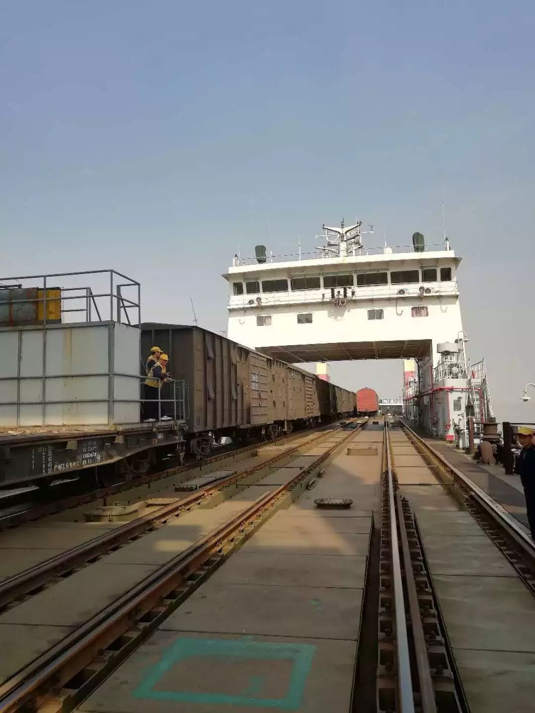 这是国内最后一条内河火车轮渡,在靖江