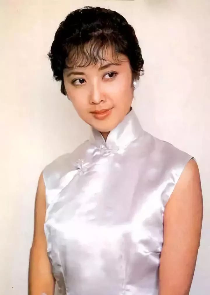 她得到出演《叛国者》的机会,1980年,一次偶然的机会,1952年,朱琳出生