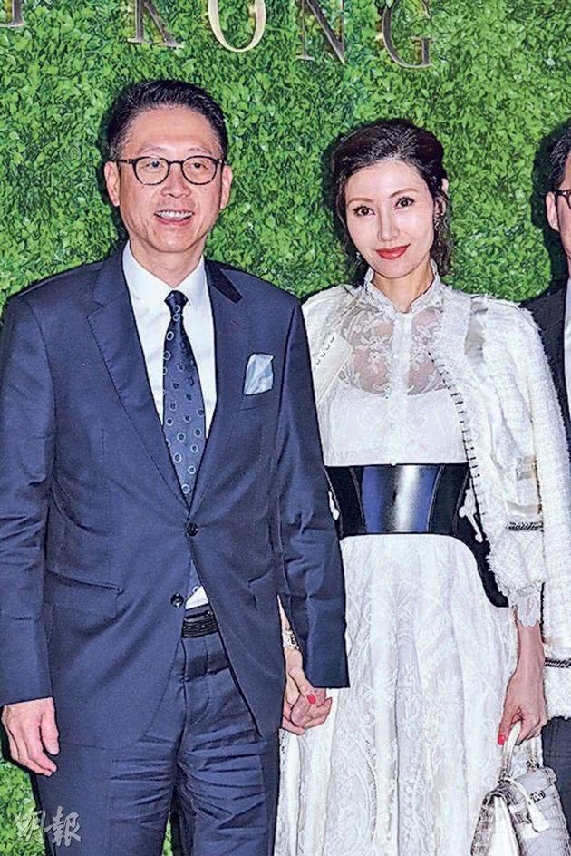 許晉亨牽手李嘉欣秀恩愛前妻何超瓊同場網友商業聯姻犧牲品