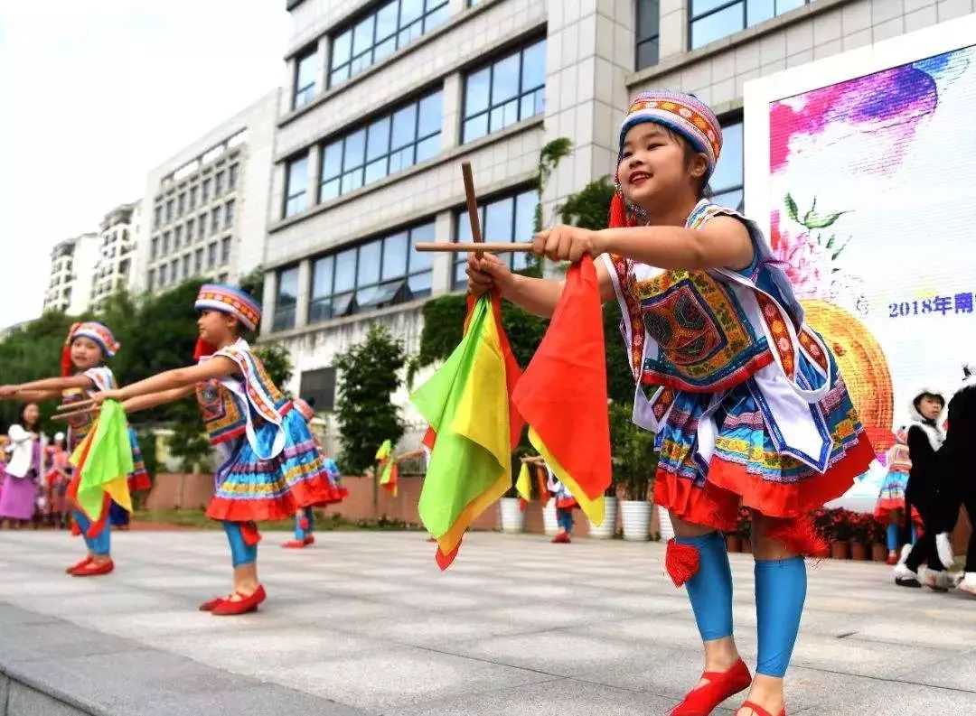 玉蘭路小學06民族風情進農村,進社區2019年3月20-4月15日青秀區各鎮