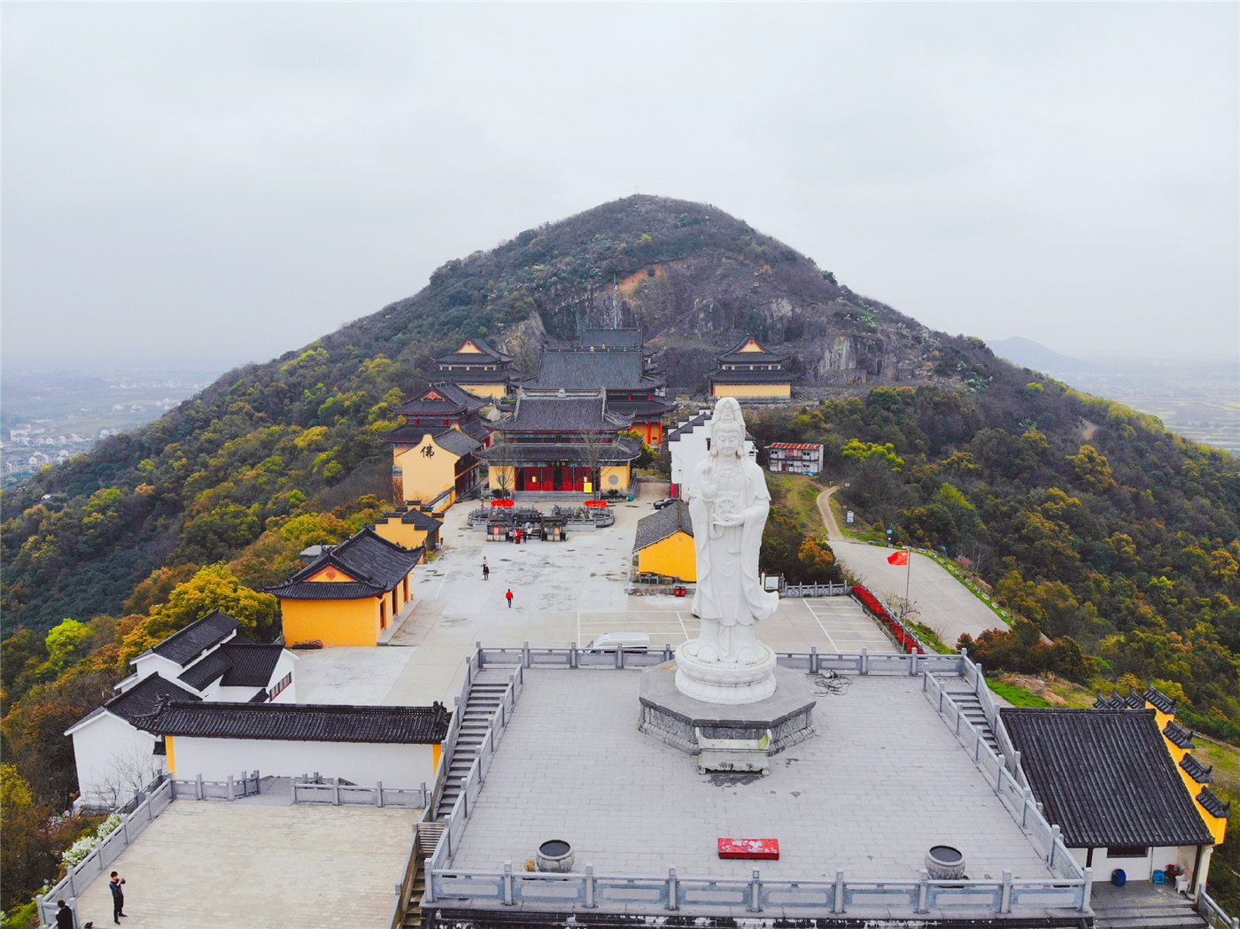 还可以逛一逛观音寺,该寺位于尖山村大尖山顶,始建于雍正十三年,历史