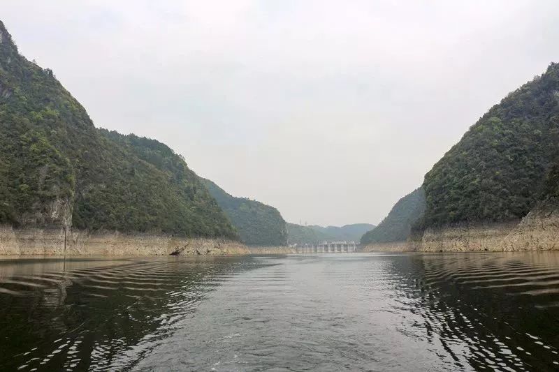 國家3a級景區,素有黔北南大門之稱.烏江渡像是一個僻靜的後花園.