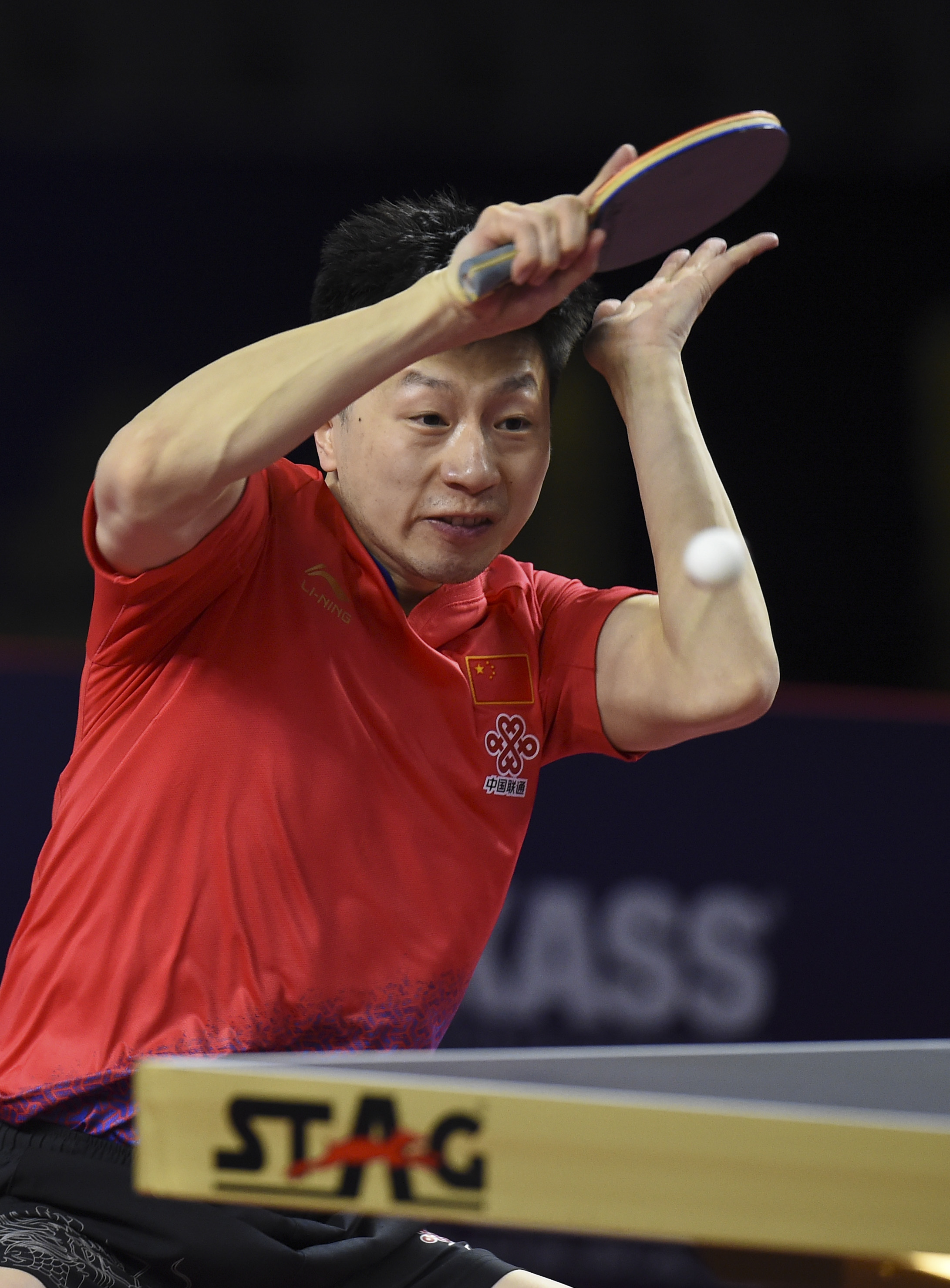 在2019年国际乒联世界巡回赛卡塔尔公开赛男单半决赛中,中国选手马龙