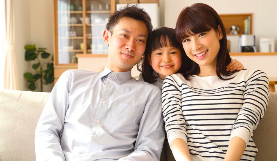 在日本日本人結婚必需改姓想要維持夫妻別姓的方法就只能找外國人結婚