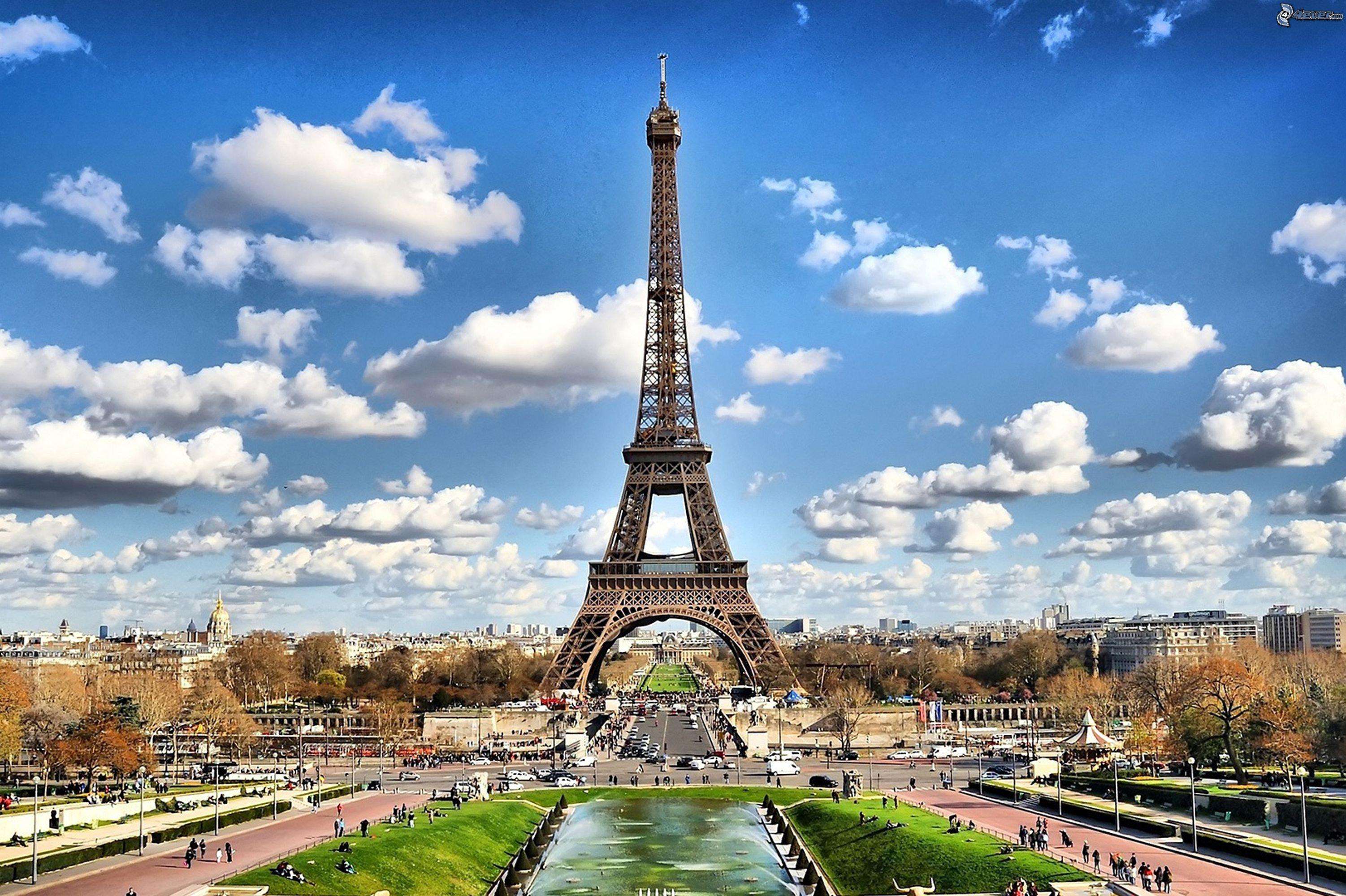 埃菲尔铁塔130岁 巴黎标志性建筑物埃菲尔铁搭