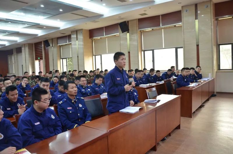 积极发言消防员学校崔若飞教员授课浙江总队培训基地办公室徐绍江主任