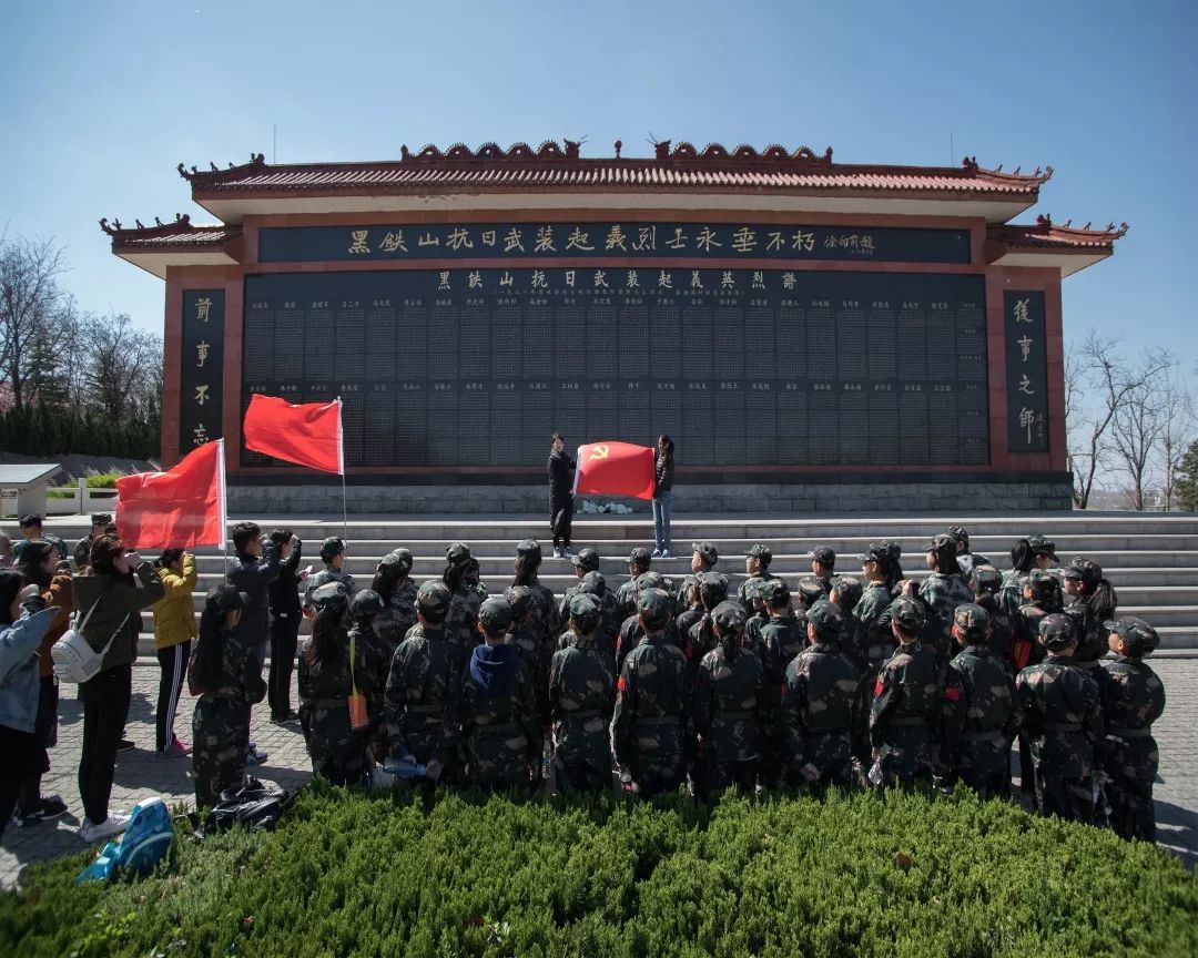 最后参观纪念馆,进行红史军史知识串讲,了解黑铁山抗日武装起义纪念馆