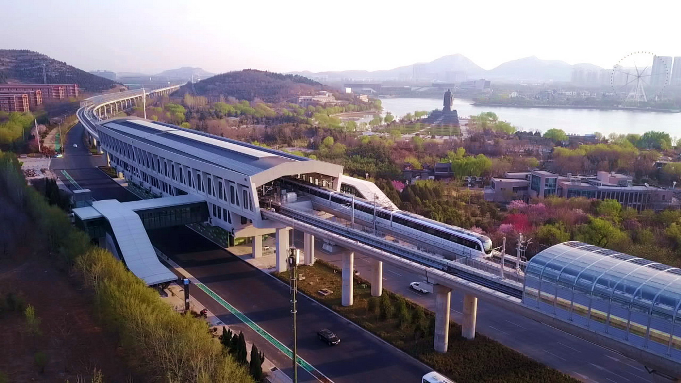 济南市首条地铁开通商业运营